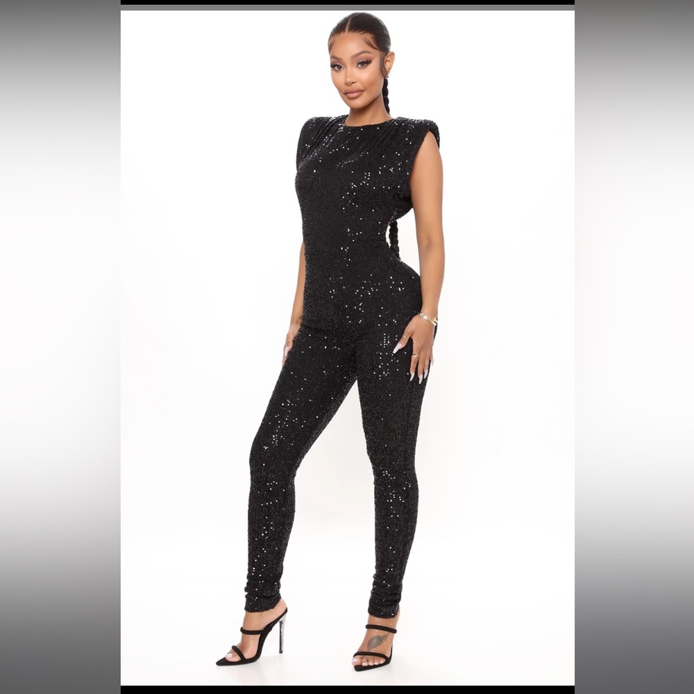 Sparkle And Snatched
Shoulder Pad Jumpsuit
- Black
Size: XL